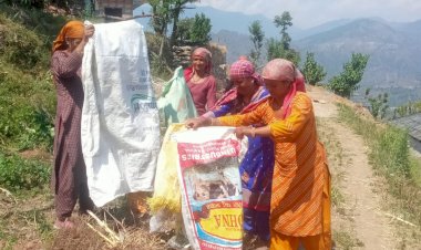 वोटर जागरूकता के लिए गांव-गांव किया गया स्वच्छता श्रमदान