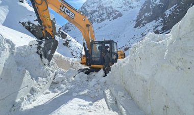 भारी वाहनों के लिए मनाली -बारालाचा -लेह मार्ग अभी बंद,  मौसम की अनुकूलता पर 20 मई तक बहाल होने की संभावना