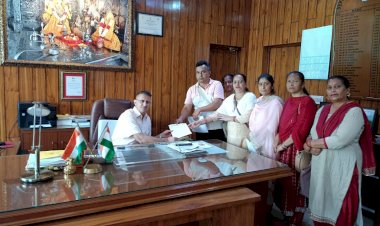 आंगनवाड़ी वर्करज एवं हेल्पर्ज को नहीं दे रही केंद्र सरकार समय से वेतन, डीसी को सौंपा ज्ञापन