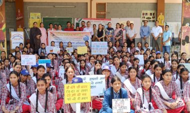 अर्की बाज़ार में जागरूकता रैली निकाल मतदान करने की अपील