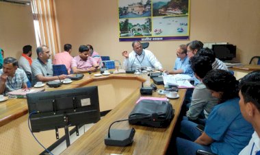 व्यय पर्यवेक्षक ने किया उम्मीदवारों के व्यय रजिस्टरों का निरीक्षण