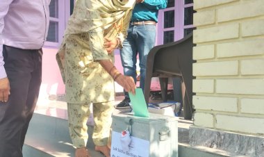 लोकसभा चुनाव के लिए मतदान शुरू,  85 वर्ष से अधिक आयु के बुजुर्गों और दिव्यांग मतदाताओं ने घर से किया मतदान