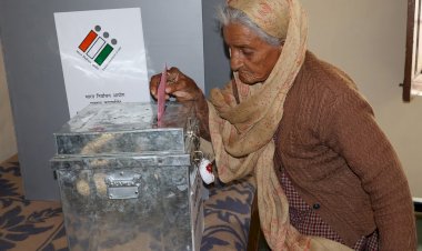 निर्वाचन आयोग की 151 टीमों ने दी घरों में दस्तक