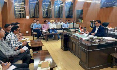 लोकसभा चुनाव के मतदान और मतगणना की तैयारियों को लेकर बैठक आयोजित