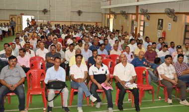 दूसरी रिहर्सल के बाद अधिकारियों-कर्मचारियों ने किया मतदान