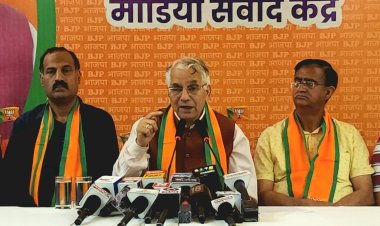 राहुल गांधी हिमाचल में आकर दे गए मीडिया को गाली, इंदिरा गांधी ने की थी आपातकाल के हथियार से संविधान की हत्या : सुरेश भारद्वाज