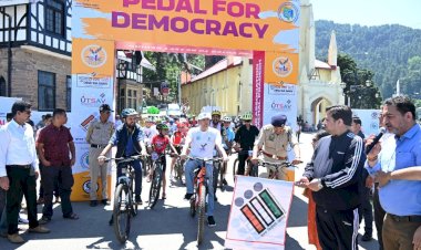 राज्य निर्वाचन विभाग की अनूठी पहल : शहरी क्षेत्रों में मतदान उदासीनता दूर करने के लिए साइकिल सवारों ने किया मतदाताओं को जागरूक