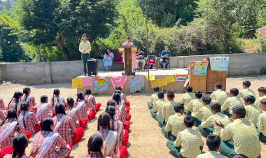 मोबाइल वैन के माध्यम से राजकीय माध्यमिक विद्यालय खोखन में दिया मतदाता जागरूकता का संदेश।