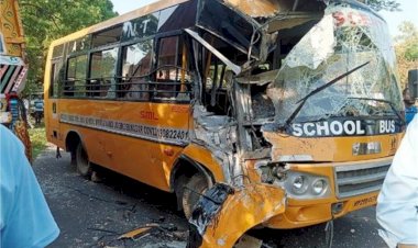 निजी स्कूल बस व ट्राले में भिड़ंत, हादसे में 20 छात्र घायल