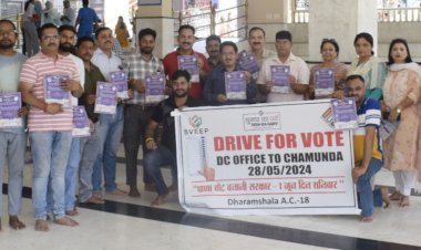 कार रैली निकालकर मतदान का दिया संदेश, एसडीएम ने धर्मशाला में दिखाई हरी झंडी