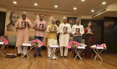 राज्यपाल ने कमलाकांत त्रिपाठी की पुस्तक का विमोचन किया