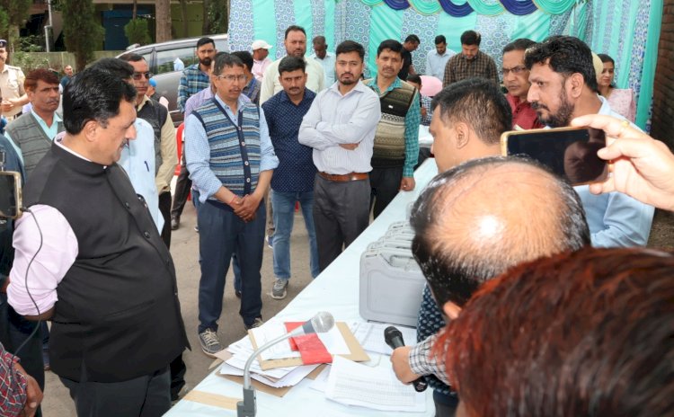 सोलन ज़िला के पांचों विधानसभा निर्वाचन क्षेत्रों के लिए ई.वी.एम. का आबंटन