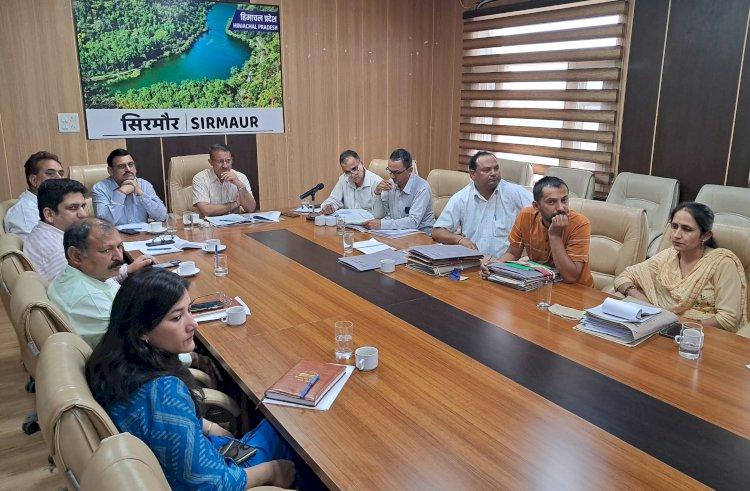 जिला निर्वाचन अधिकारी ने लोकसभा चुनाव के सफल आयोजन के लिए नोडल अधिकारियों के साथ बैठक की