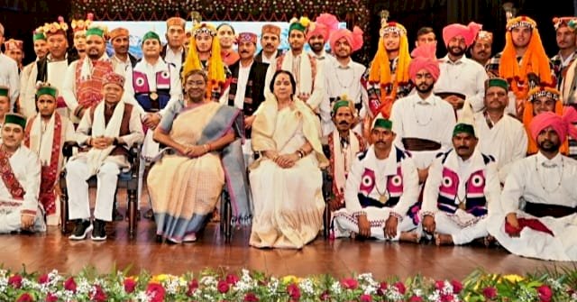 "नाचेया कुड़मणीये भलीये, मंडी नेडड़े की दूर" जिला मंडी के प्रधान लोक नृत्य "लुड्डी" के बोलों से आनंदित हुई .....राष्ट्रपति श्रीमती द्रौपदी मुर्मु
