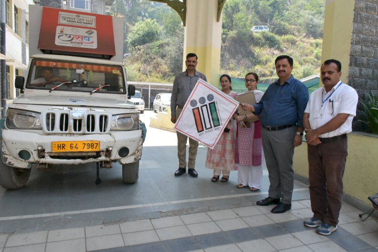 ज़िला निर्वाचन अधिकारी ने एल.ई.डी. मतदाता जागरूकता वाहन किया रवाना