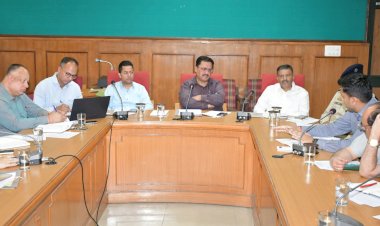 मानसून की तैयारियों को लेकर समीक्षा बैठक आयोजित
