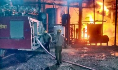 औद्योगिक क्षेत्र कालाअंब में 2 उद्योगों के 2 गोदामों में भीषण आगजनी, घटना में करोड़ों का नुकसान