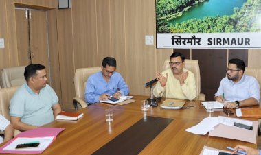 आपदा से निपटने के लिए अधिकारी कार्य योजना बनाकर संयम व धैर्य से करें कार्य : वर्मा