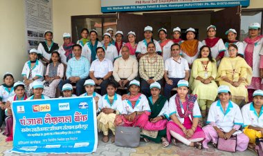 आरसेटी में महिलाओं ने सीखे खिलौने बनाने