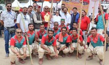 शूलिनी मेले के दूसरे दिन प्राचीन खेल ठोडा का आयोजन