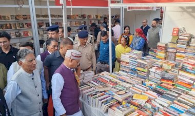 पुस्तक मेले में सजी हिमाचली लेखकों की पुस्तकें