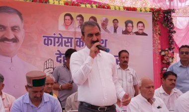 कमल ख़रीदककर चुनाव लड़ रहे पूर्व विधायकों के साथ नहीं भाजपा के ईमानदार कार्यकर्ता : मुख्यमंत्री