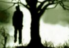 पेड़ से लटका शव मिला, पुलिस ने लिया कब्जे में