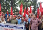 शिमला शहर की यूनियनों ने डीसी ऑफिस शिमला के बाहर किया जोरदार प्रदर्शन