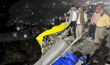 मुख्यमंत्री ने डीडीयू के समीप भू-स्खलन प्रभावित क्षेत्र का निरीक्षण किया