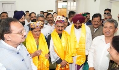 शपथ ग्रहण समारोह में मुख्यमंत्री ने नवनिर्वाचित विधायकों को शुभकामनाएं दीं