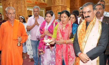 मुख्यमंत्री ने संकटमोचन मंदिर में पूजा-अर्चना की