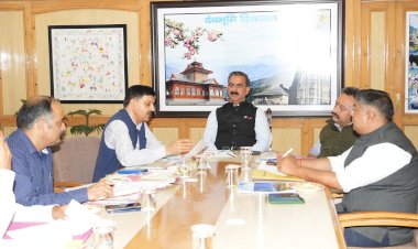 मुख्यमंत्री ने विद्यार्थियों की कम संख्या वाले स्कूलों के विलय की संभावनाएं तलाशने के निर्देश दिए