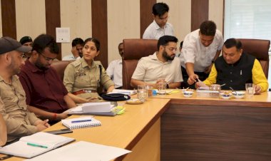 विधानसभा उपाध्यक्ष की अध्यक्षता में पांवटा साहिब में  उपमंडल स्तरीय  अधिकारियो की बैठक हुई आयोजित*