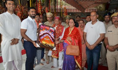 राज्यपाल ने माता चिंतपूर्णी मंदिर में नवाया शीश