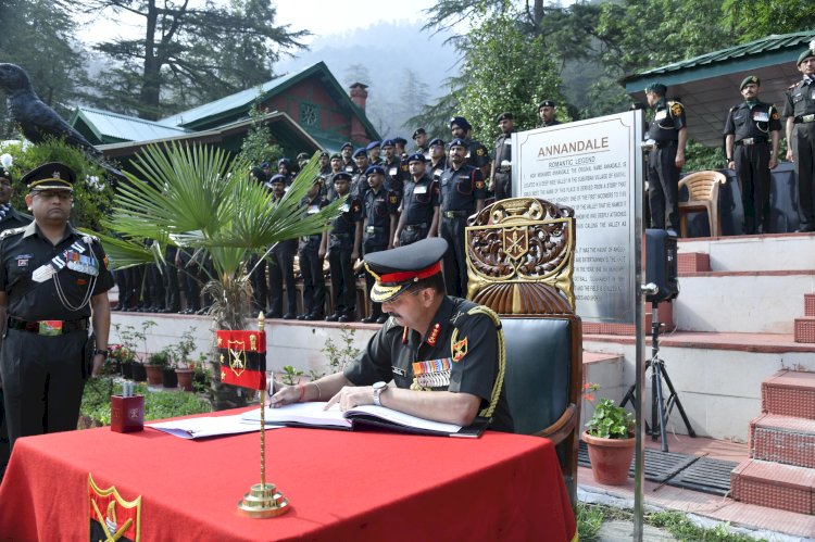 लेफ्टिनेंट जनरल देवेंद्र शर्मा, अतिविशिष्ट सेवा मेडल, सेना मेडल ने जीओसी-इन-सीआर ट्रैक का पदभार संभाला