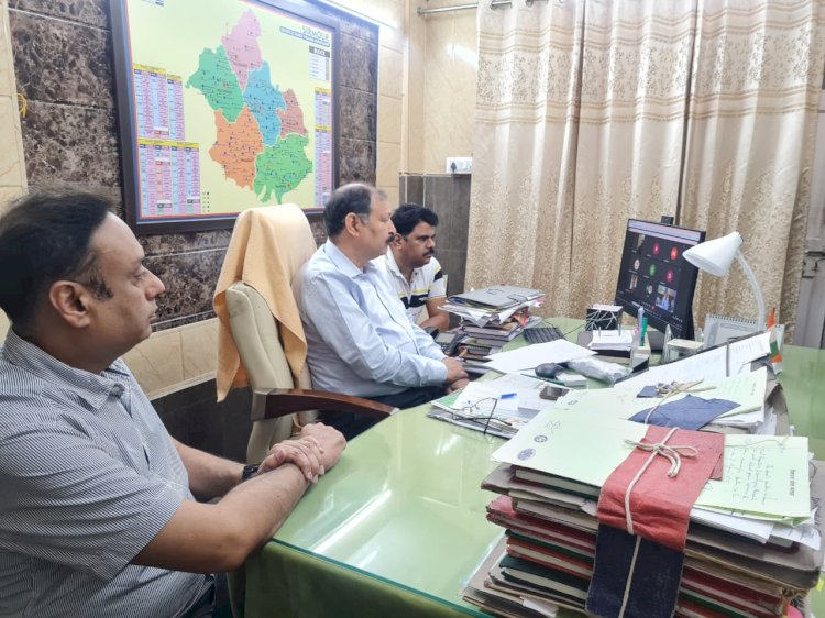 मुख्य चिकित्सा अधिकारी ने जिला में डेंगू के बढ़ते मामलों का लिया जायजा