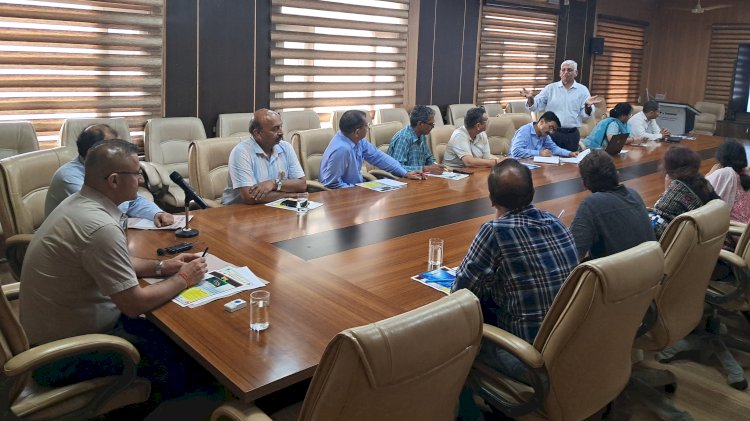 जुलाई माह में डेंगु के 53 मामले आये . डेंगू के बढ़ते मामलों पर उपायुक्त की अध्यक्षता में समीक्षा बैठक आयोजित