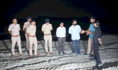 अवैध खनन पर जिला प्रशासन की जीरो टॉलरेंस की नीति, डीसी ने खुद दी देर रात दबिश