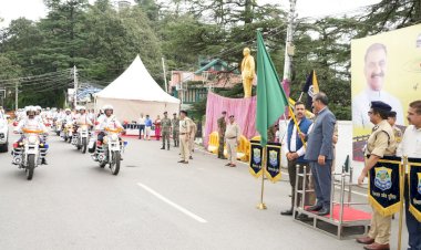 मुख्यमंत्री ने 25 पेट्रोलिंग मोटर साइकिलों को हरी झंडी दिखाकर रवाना किया