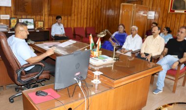 स्कूलों में बच्चों को डेंगू व जल जनित रोगों से बचाव की दे जानकारी -उपायुक्त