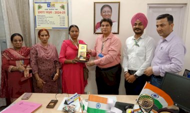 78वें स्वतंत्रता दिवस 15 अभिकर्ता सम्मानित.  LIC नाहन शाखा में हुआ समारोह का आयोजन,