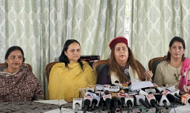 क्या राहुल गांधी इतने डरपोक हैं कि वे अपने गठबंधन के साथी पर उंगली नहीं उठा सकते : खेड़ा ममता जी, आपसे यही पूछा जाना चाहिए—क्या यही है आपका महिला सशक्तिकरण? क्या यही है वह सुरक्षा जिसकी बात आप हर चुनावी मंच से करती हैं? : खेड़ा