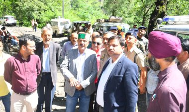 7वें राज्य वित्त आयोग के अध्यक्ष पहुंचे घटनास्थल पर,  अधिकारियों को दिए आवश्यक दिशा निर्देश