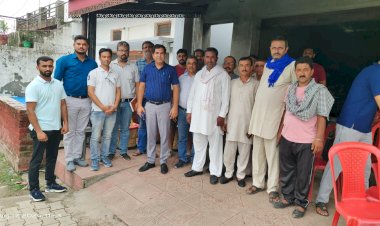 ज्यादा से ज्यादा किसानों को साथ जोड़ें दुग्ध समितियां