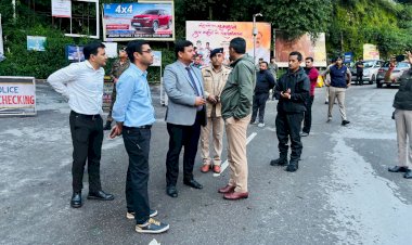 डीसी एसपी ने किया घटनास्थल का निरीक्षण, वैकल्पिक व्यवस्था में जनता से सहयोग की अपील