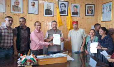 मिड डे मील वर्करज़ यूनियन सम्बन्धित सीटू के प्रतिनिधिमंडल ने सात सूत्रीय मांग पत्र को लेकर की शिक्षा मंत्री से मुलाकात, सौंपा मांग पत्र 