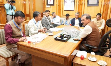 मुख्यमंत्री ने नालागढ़ में ग्रीन हाइड्रोजन संयंत्र के निर्माण की प्रगति की समीक्षा की