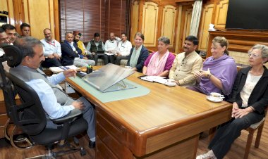 फ्रांस के वैज्ञानिकों के प्रतिनिधिमण्डल ने मुख्यमंत्री से भेंट की