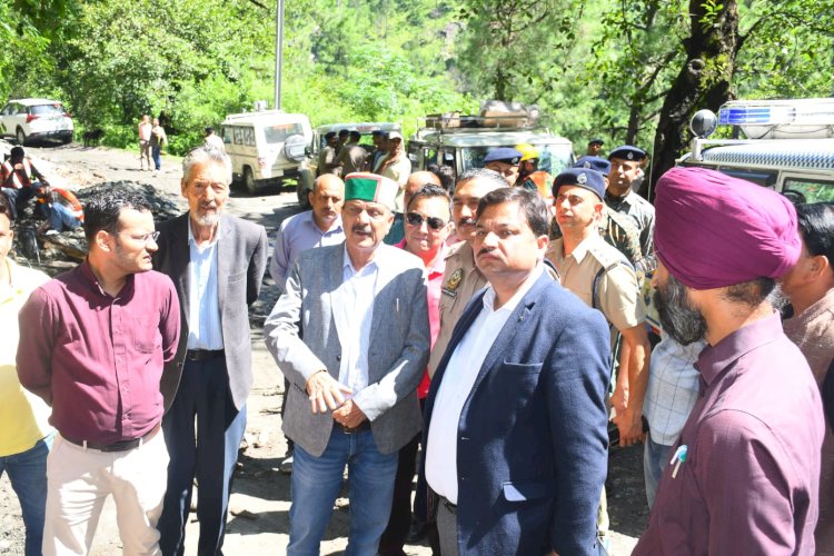 7वें राज्य वित्त आयोग के अध्यक्ष पहुंचे घटनास्थल पर, अधिकारियों को दिए आवश्यक दिशा निर्देश