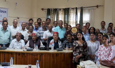 हिन्दी भाषा में उत्कृष्ट कार्य करने पर किये सम्मानित